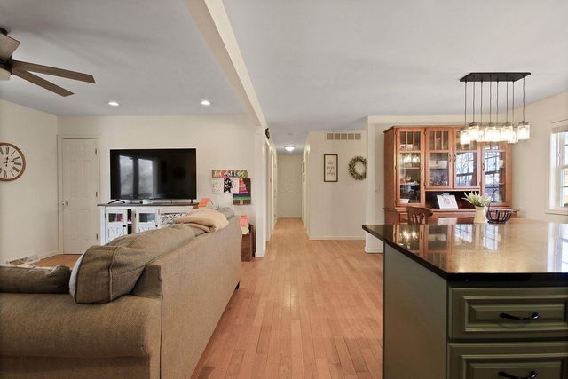 1901 PINELAWN DR, Columbia, MO 65202