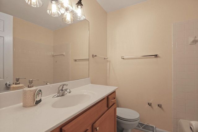 1901 PINELAWN DR, Columbia, MO 65202