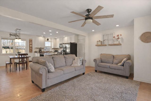 1901 PINELAWN DR, Columbia, MO 65202