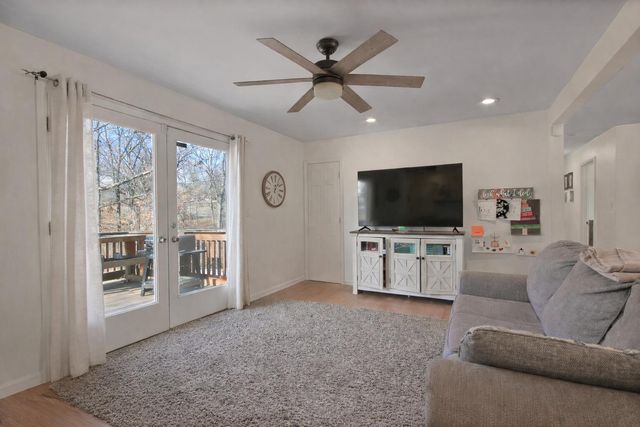 1901 PINELAWN DR, Columbia, MO 65202