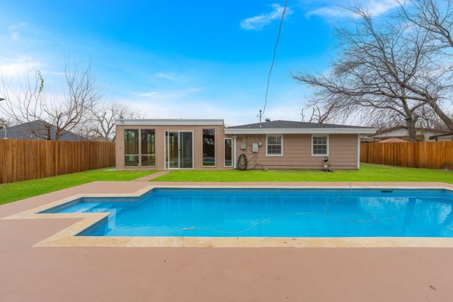 1606 Arlington Drive, Irving, TX 75061