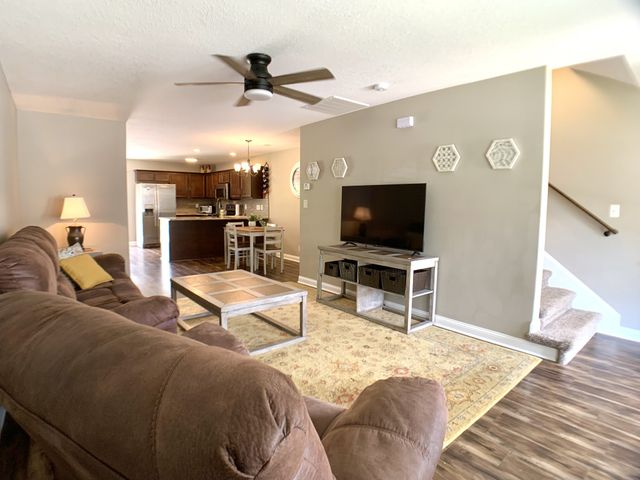 364 Sam Houston Cir, Clarksville, TN 37040