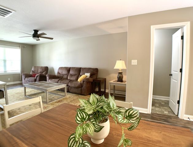 364 Sam Houston Cir, Clarksville, TN 37040