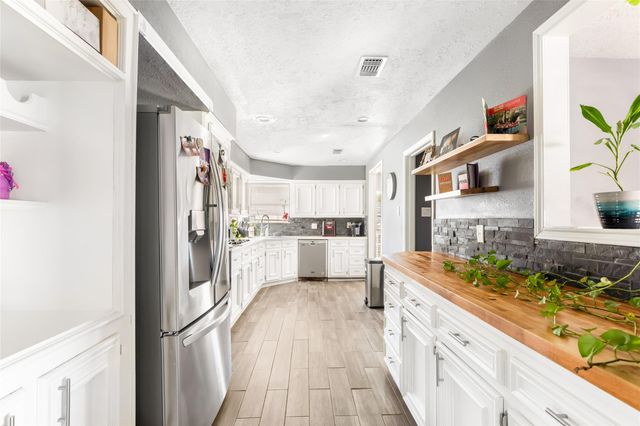 21203 Papoose Court, Crosby, TX 77532