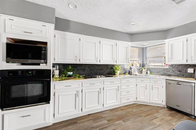 21203 Papoose Court, Crosby, TX 77532