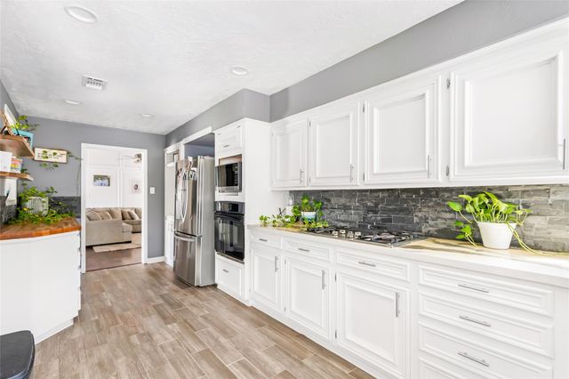 21203 Papoose Court, Crosby, TX 77532