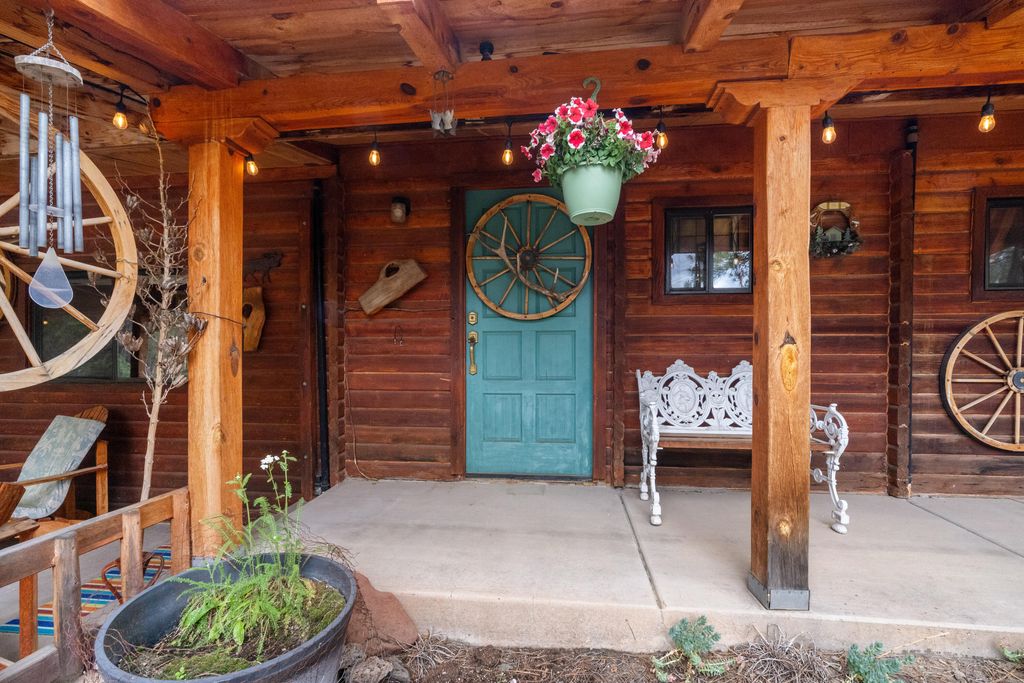 Image 4 of property listing at 19 CANOE Court, Jemez Springs, NM 87025