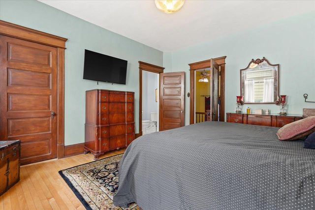 2712 N Maryland AVENUE, Milwaukee, WI 53211