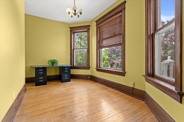 2712 N Maryland AVENUE, Milwaukee, WI 53211