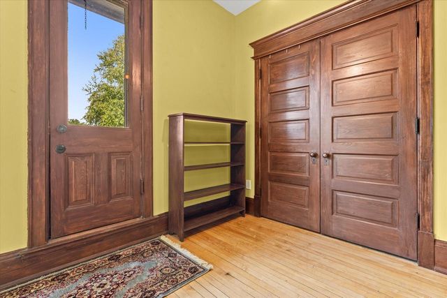 2712 N Maryland AVENUE, Milwaukee, WI 53211