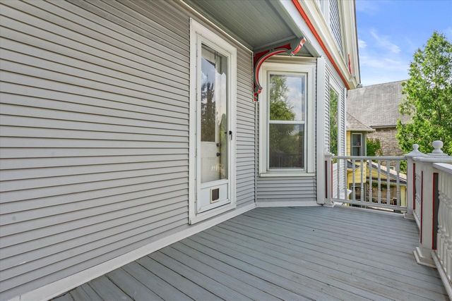 2712 N Maryland AVENUE, Milwaukee, WI 53211