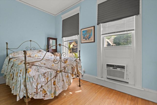 2712 N Maryland AVENUE, Milwaukee, WI 53211