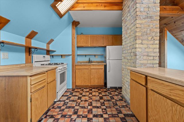 2712 N Maryland AVENUE, Milwaukee, WI 53211