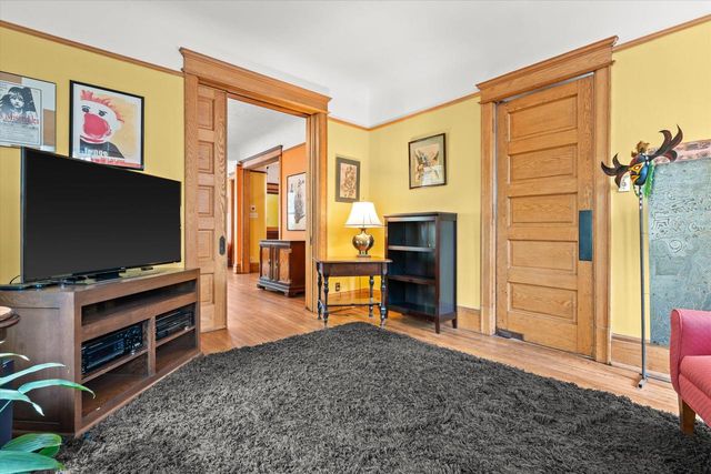 2712 N Maryland AVENUE, Milwaukee, WI 53211