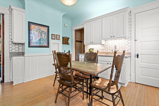 2712 N Maryland AVENUE, Milwaukee, WI 53211