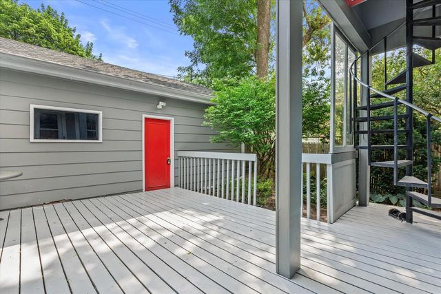 2712 N Maryland AVENUE, Milwaukee, WI 53211
