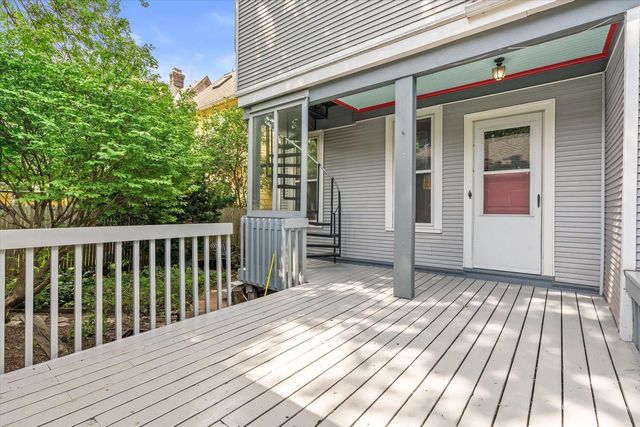 2712 N Maryland AVENUE, Milwaukee, WI 53211