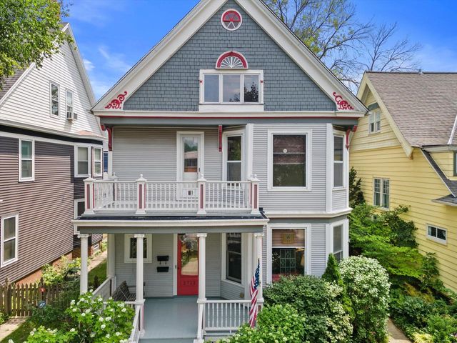 2712 N Maryland AVENUE, Milwaukee, WI 53211