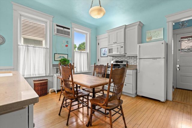2712 N Maryland AVENUE, Milwaukee, WI 53211