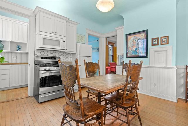 2712 N Maryland AVENUE, Milwaukee, WI 53211