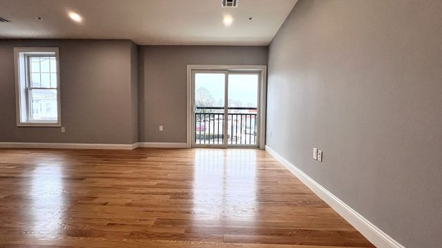 585 Washington St 202, Quincy, MA 02169