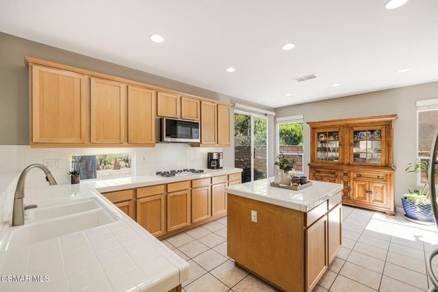 57 E Boulder Creek Road, Simi Valley, CA 93065