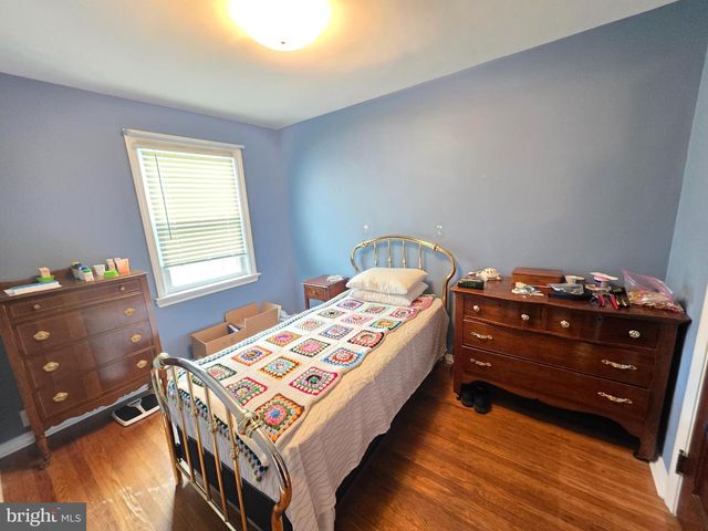27 GEORGE ST, Mount Ephraim, NJ 08059