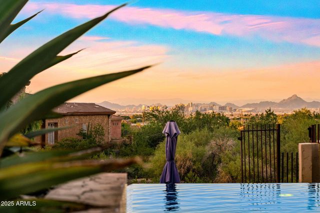 10302 S 16TH Avenue, Phoenix, AZ 85041