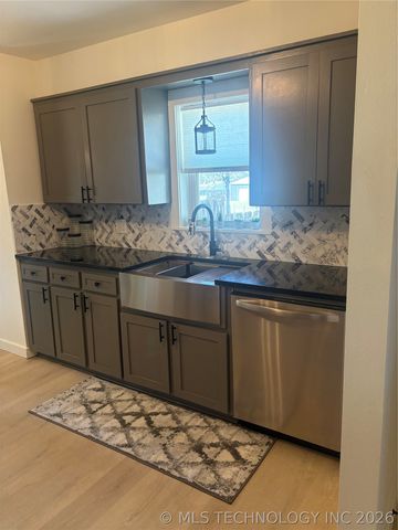 29220 S Ranch Lane, Park Hill, OK 74451