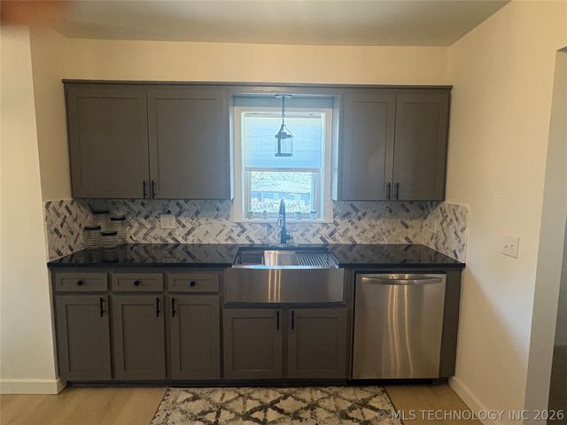 29220 S Ranch Lane, Park Hill, OK 74451