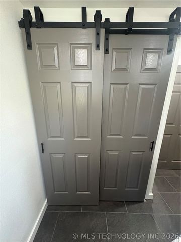 29220 S Ranch Lane, Park Hill, OK 74451