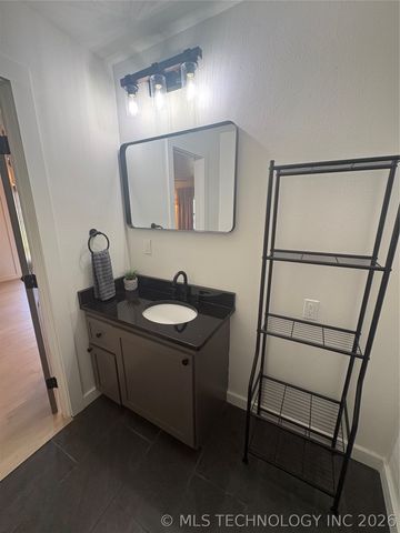 29220 S Ranch Lane, Park Hill, OK 74451