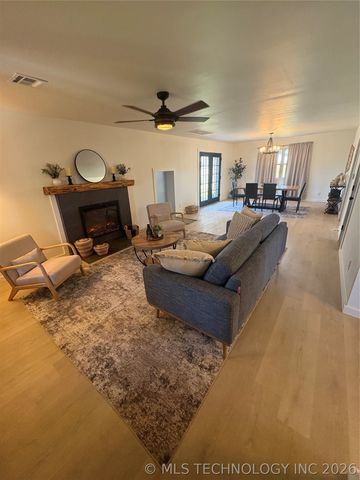 29220 S Ranch Lane, Park Hill, OK 74451