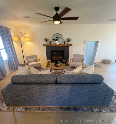 29220 S Ranch Lane, Park Hill, OK 74451