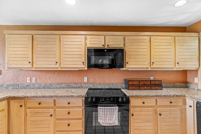 3733 E Cromwell Lane, Springfield, MO 65802