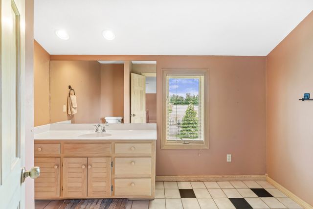 3733 E Cromwell Lane, Springfield, MO 65802