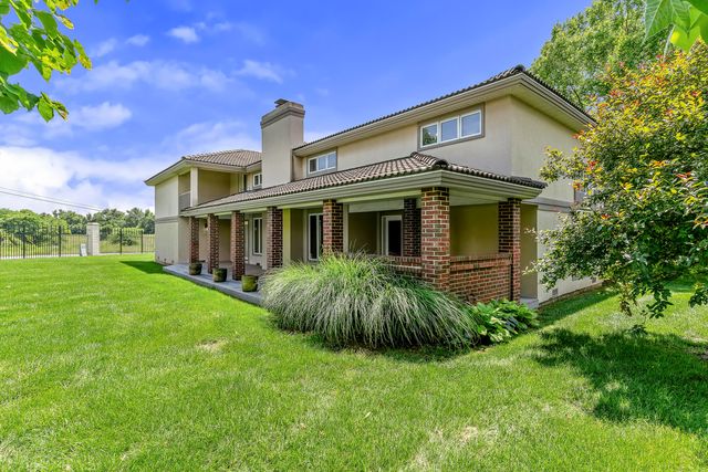 3733 E Cromwell Lane, Springfield, MO 65802