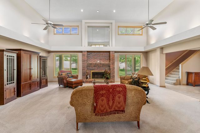 3733 E Cromwell Lane, Springfield, MO 65802
