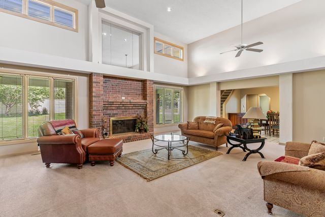 3733 E Cromwell Lane, Springfield, MO 65802