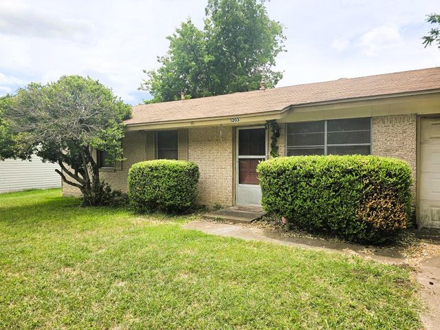 1203 Curry Ave, Copperas Cove, TX 76522