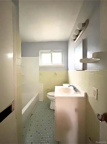 19977 Cushing Street, Detroit, MI 48205