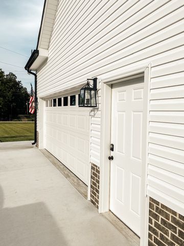 8465 Lynchburg Rd, Winchester, TN 37398