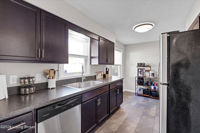 4212 Silvercreek Rd, Louisville, KY 40272