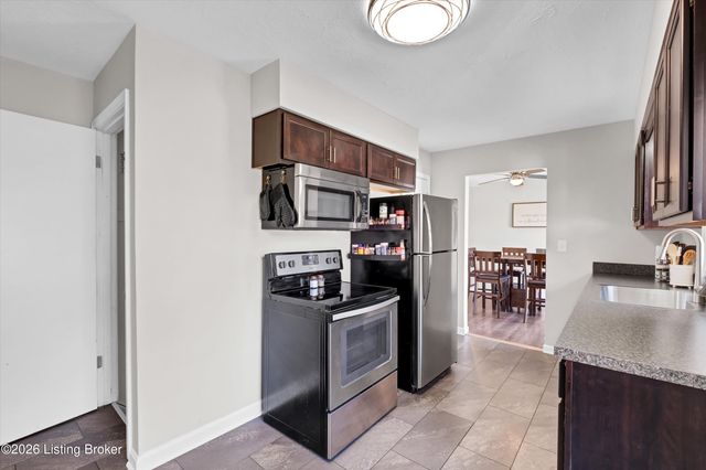 4212 Silvercreek Rd, Louisville, KY 40272