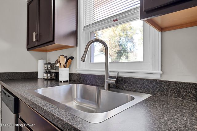 4212 Silvercreek Rd, Louisville, KY 40272