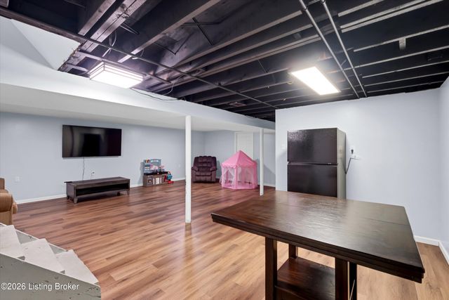 4212 Silvercreek Rd, Louisville, KY 40272