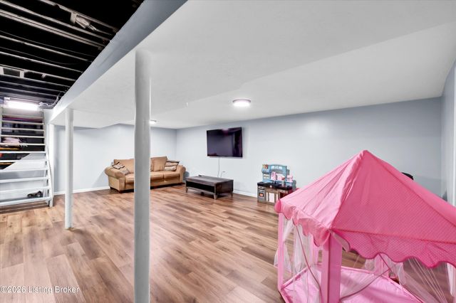 4212 Silvercreek Rd, Louisville, KY 40272