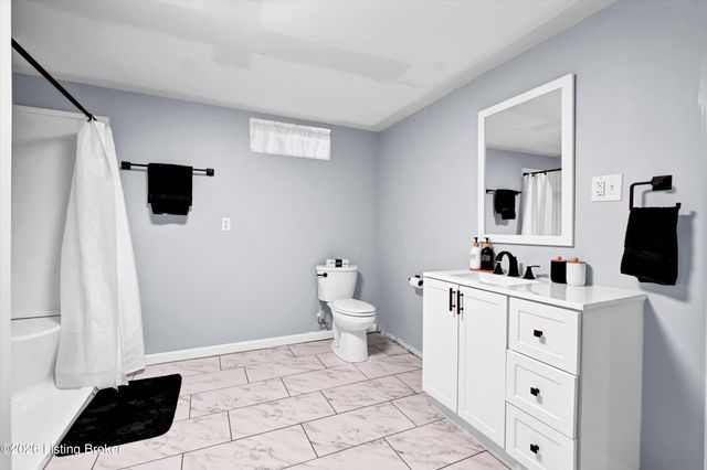 4212 Silvercreek Rd, Louisville, KY 40272