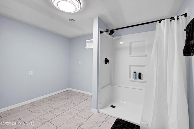 4212 Silvercreek Rd, Louisville, KY 40272