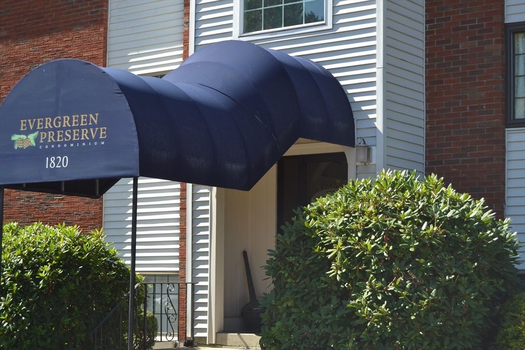1820 Skyline Dr 18, Lowell, MA 01854